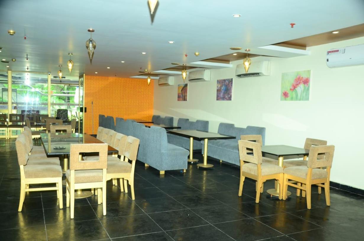 Blossoms Room The Plaza-Luxury Collection- Lakdikapul Haïdarabad Extérieur photo