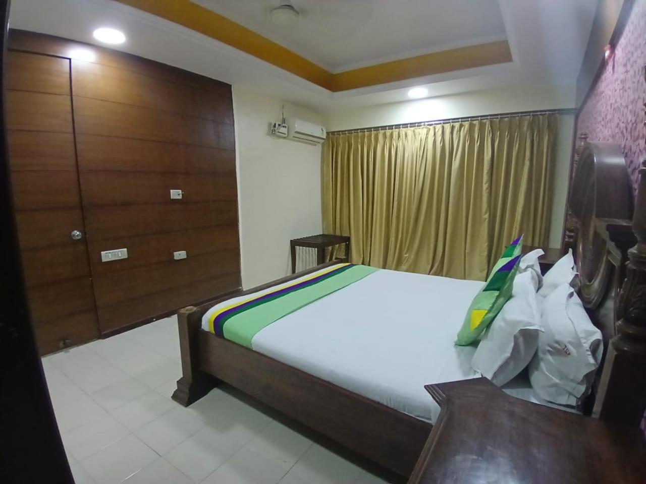 Blossoms Room The Plaza-Luxury Collection- Lakdikapul Haïdarabad Extérieur photo