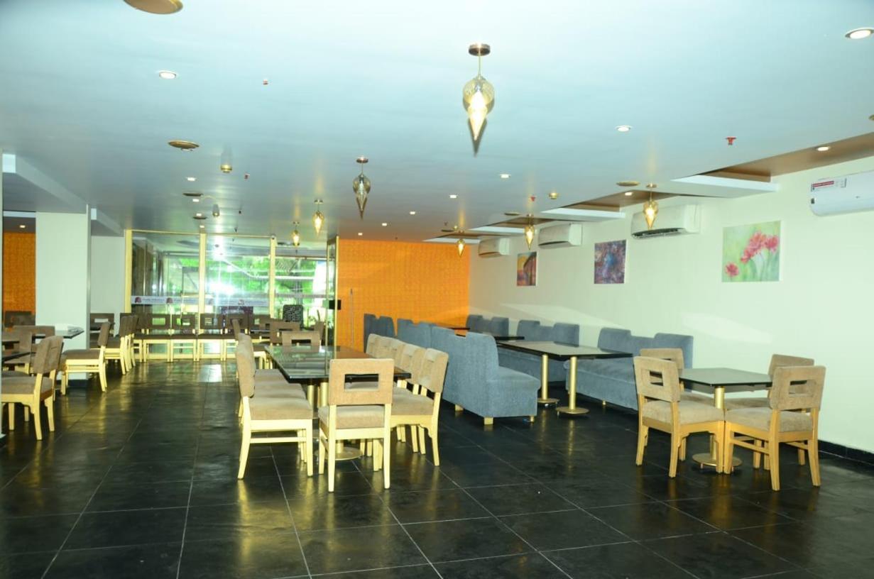 Blossoms Room The Plaza-Luxury Collection- Lakdikapul Haïdarabad Extérieur photo