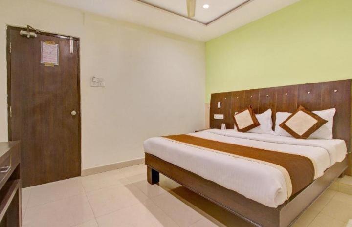 Blossoms Room The Plaza-Luxury Collection- Lakdikapul Haïdarabad Extérieur photo
